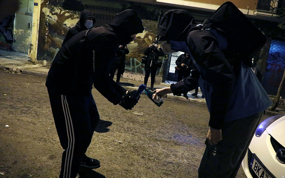 Δολοφονία Γρηγορόπουλου: Επεισόδια στα Εξάρχεια-3