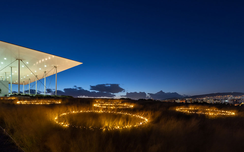 ΚΠΙΣΝ: Εντυπωσιακή φωταγώγηση για την έναρξη της εορταστικής περιόδου-3