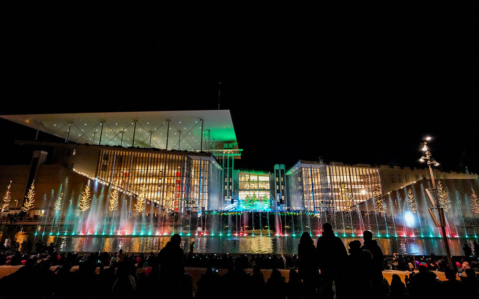 ΚΠΙΣΝ: Εντυπωσιακή φωταγώγηση για την έναρξη της εορταστικής περιόδου-1