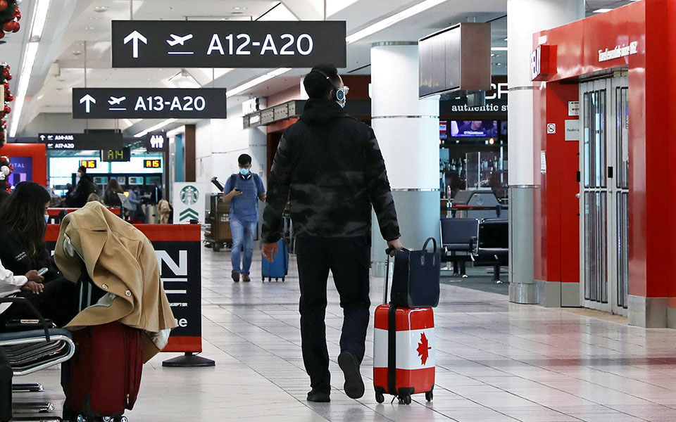 ηπα-τα-κρούσματα-της-όμικρον-έχουν-εντ-561631588