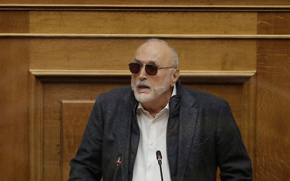 οξύτατη-αντιπαράθεση-στη-βουλή-ύστερ-561633205