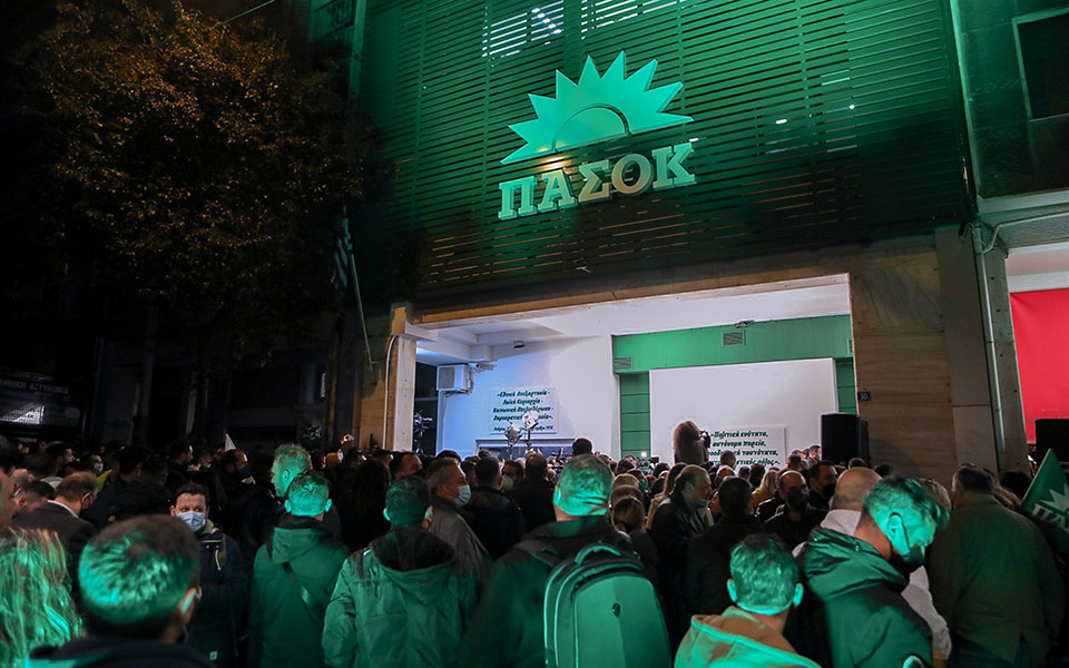 Αλλάζει σελίδα το ΚΙΝΑΛ – Καθαρή νίκη Ανδρουλάκη-4