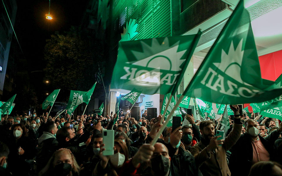 Αλλάζει σελίδα το ΚΙΝΑΛ – Καθαρή νίκη Ανδρουλάκη-2