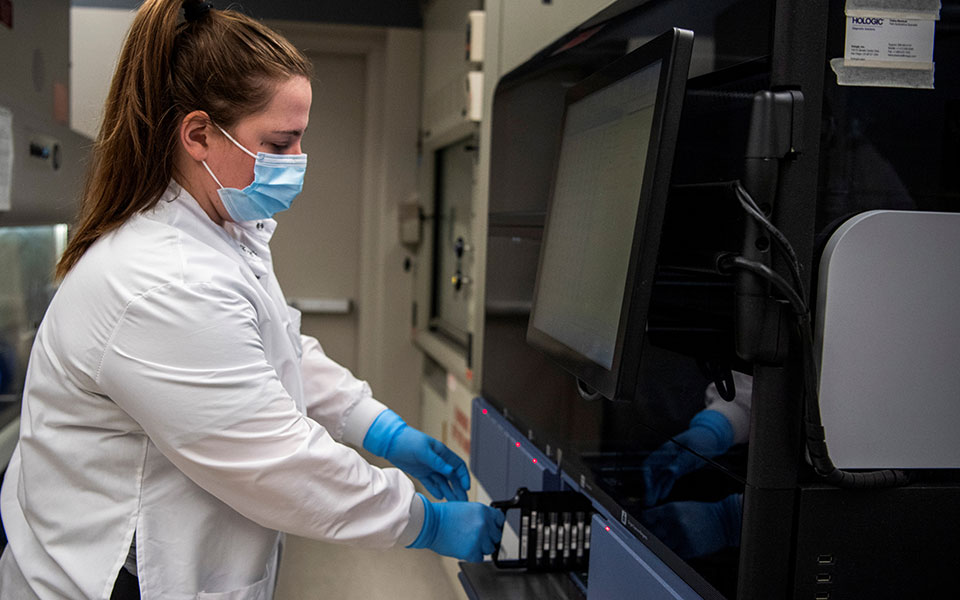 pfizer-οι-τρεις-δόσεις-του-εμβολίου-εξουδετ-561621397