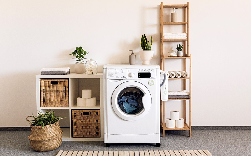 πρακτικές-λύσεις-για-μικρό-μπάνιο-με-π-561631474