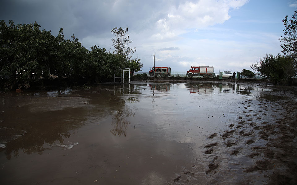 κακοκαιρία-πλημμύρες-σάρωσαν-πολλ-561627265