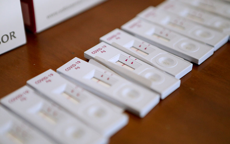 γαλλία-εντοπίστηκαν-110-000-πλαστά-υγειονο-561632755