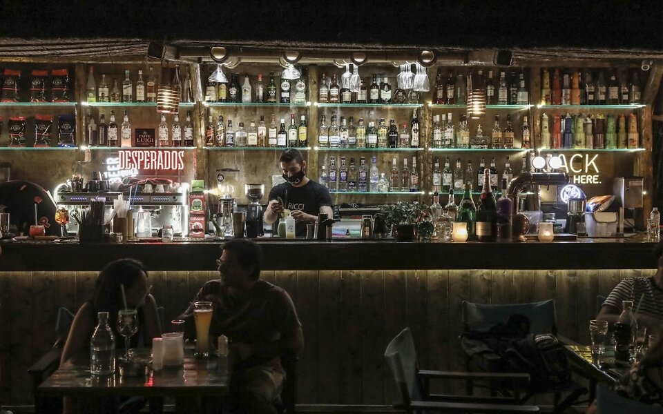 ρεβεγιόν-πρωτοχρονιάς-τα-νέα-μέτρα-γι-561649681