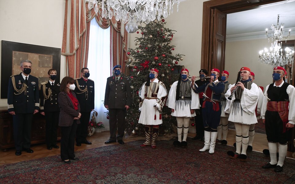 πρωτοχρονιάτικα-κάλαντα-στην-πρόεδρ-561652936