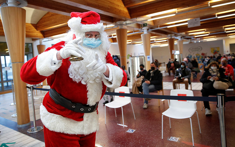 ο-κόσμος-ετοιμάζεται-για-δεύτερα-χρισ-561644998