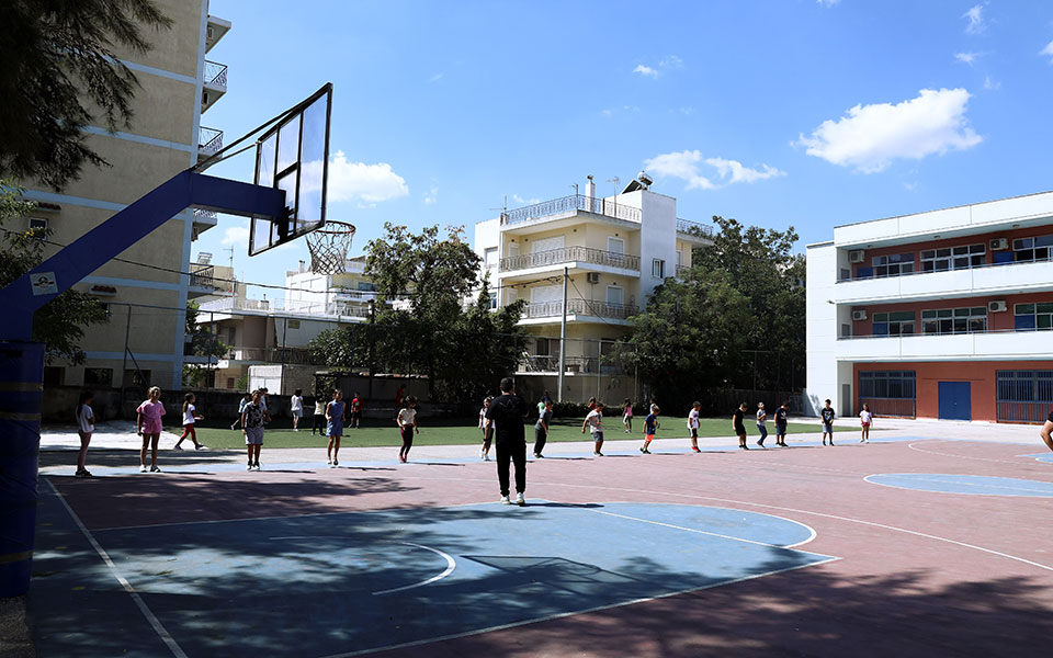 κορωνοϊός-μέχρι-και-δύο-χρόνια-φυλάκι-561620056