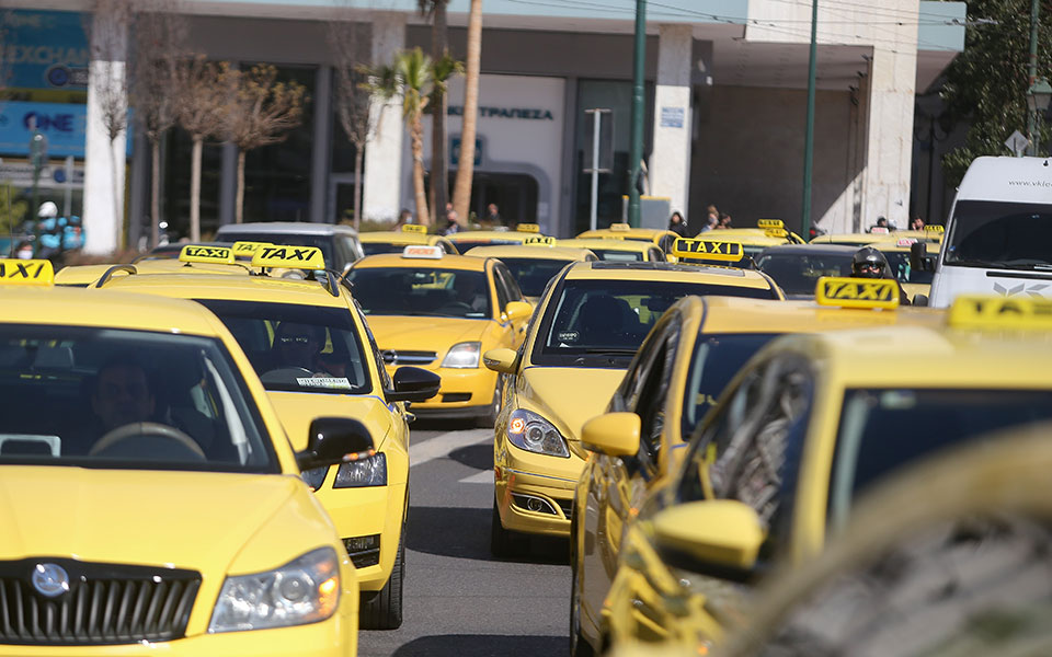 ηλίας-μόσιαλος-πώς-έπεισε-έναν-ανεμβο-561613963