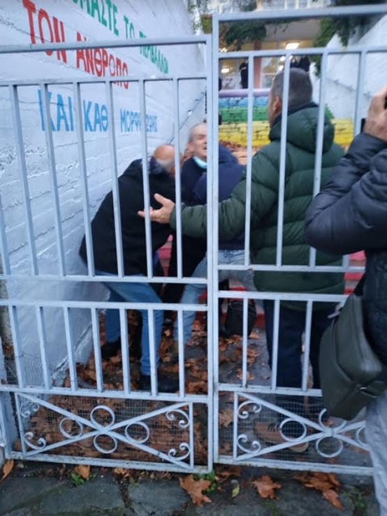 «Θεματοφύλακες του Συντάγματος»: Επικίνδυνα κρούσματα αρνητών-1