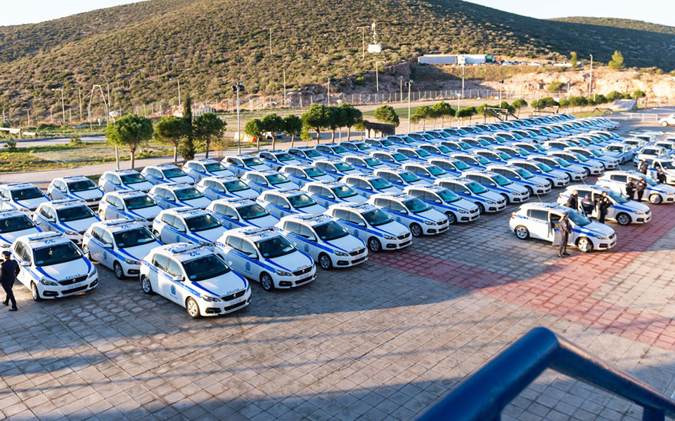 Θεοδωρικάκος: 10.000 αστυνομικοί στους δρόμους τις γιορτές για ελέγχους Covid-1