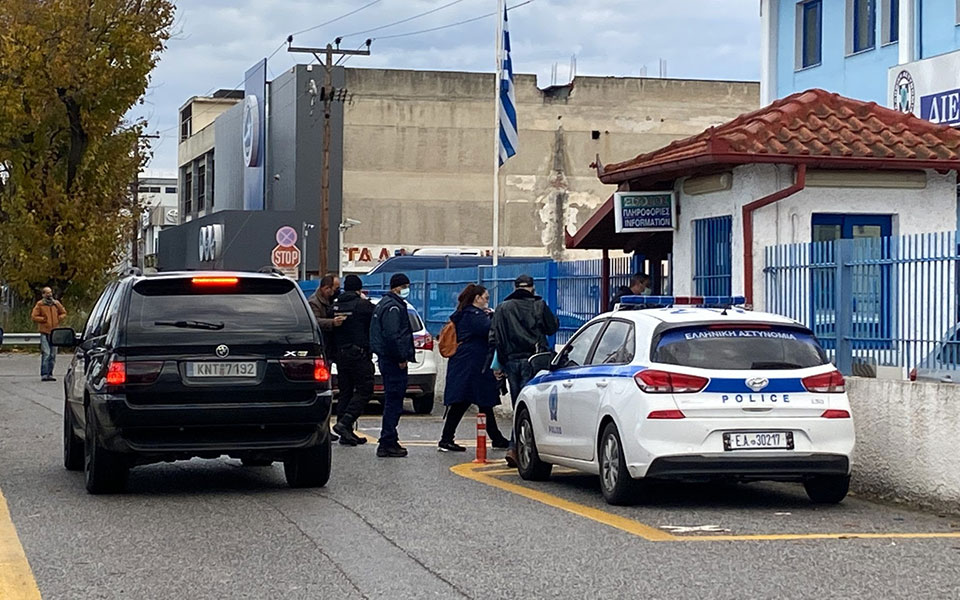 «Θεματοφύλακες του Συντάγματος»: Επικίνδυνα κρούσματα αρνητών-4