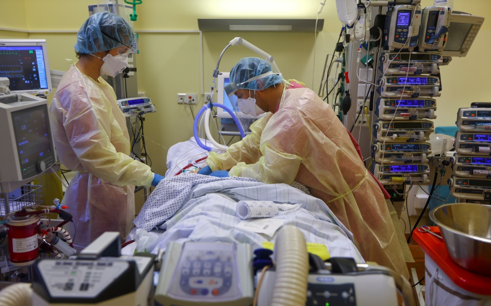 κορωνοϊός-7-009-νέα-κρούσματα-99-θάνατοι-697-δι-561619858