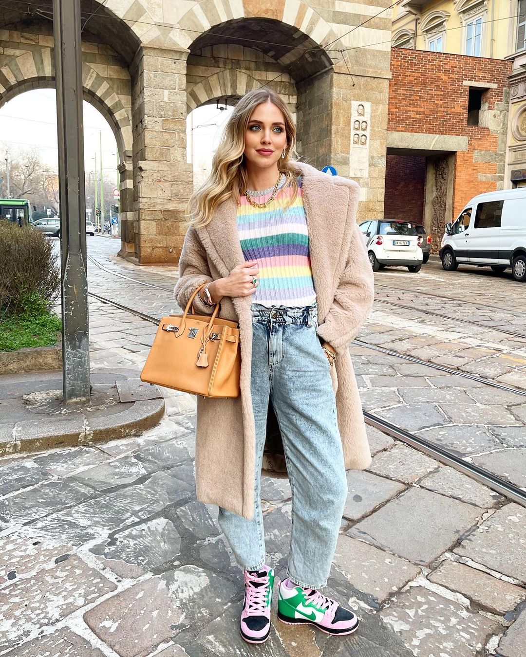 Chiara Ferragni: 10 look με sneakers που θα αντιγράψουμε-1