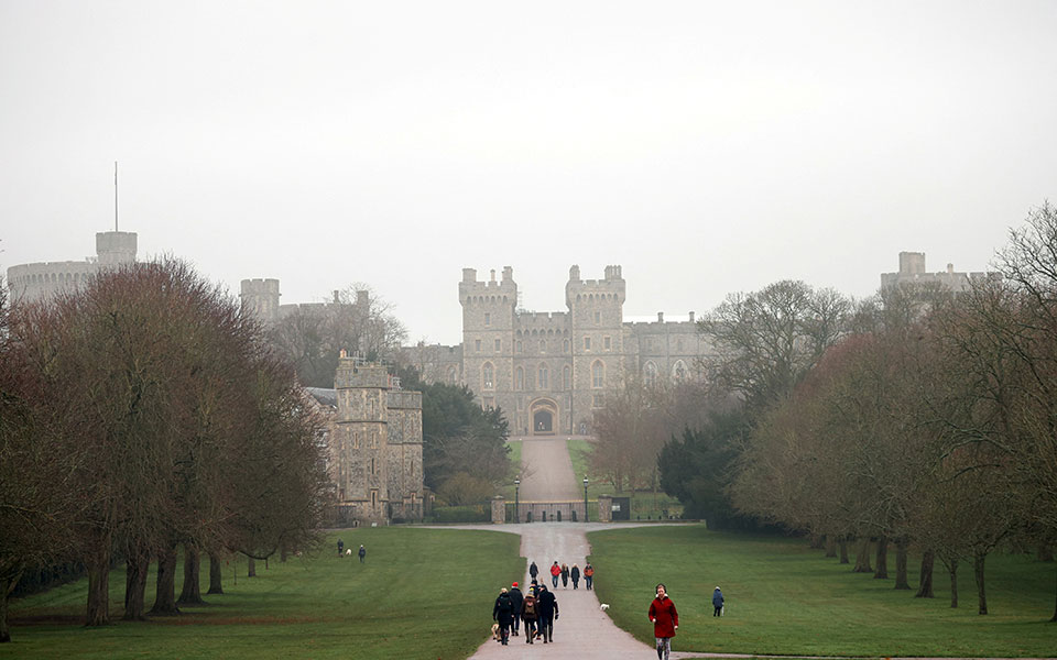 άνδρας-εισέβαλε-στο-κάστρο-του-ουίνδσ-561645730