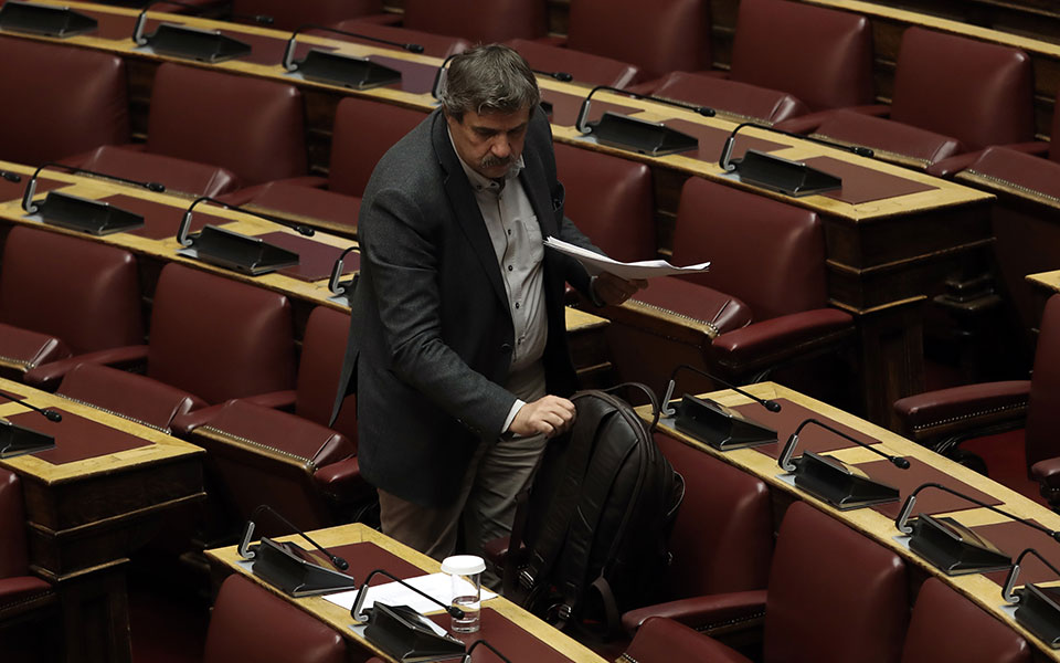 ξανθός-εκτεθειμένος-ο-μητσοτάκης-από-561631327