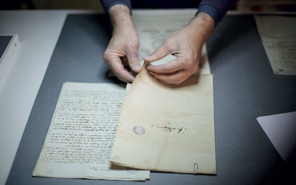 η-ελληνική-περιπέτεια-561654046