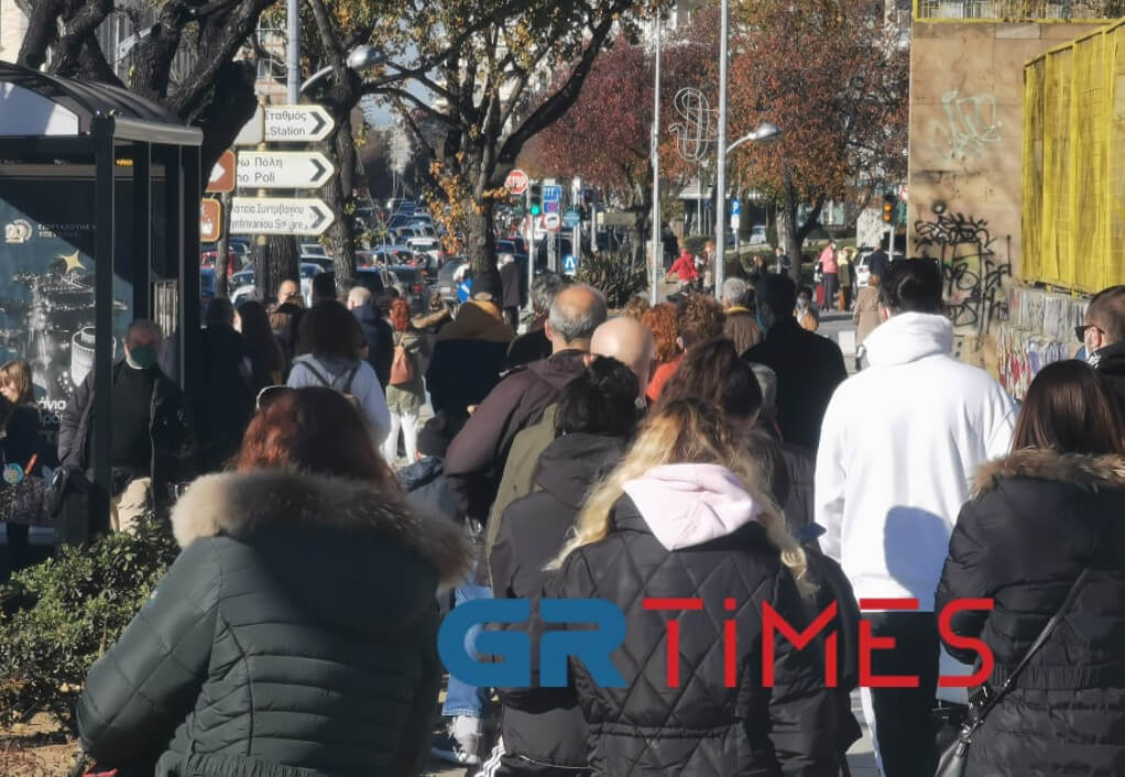 Μεγάλες ουρές για δωρεάν rapid test σε όλη την Ελλάδα (εικόνες)-4