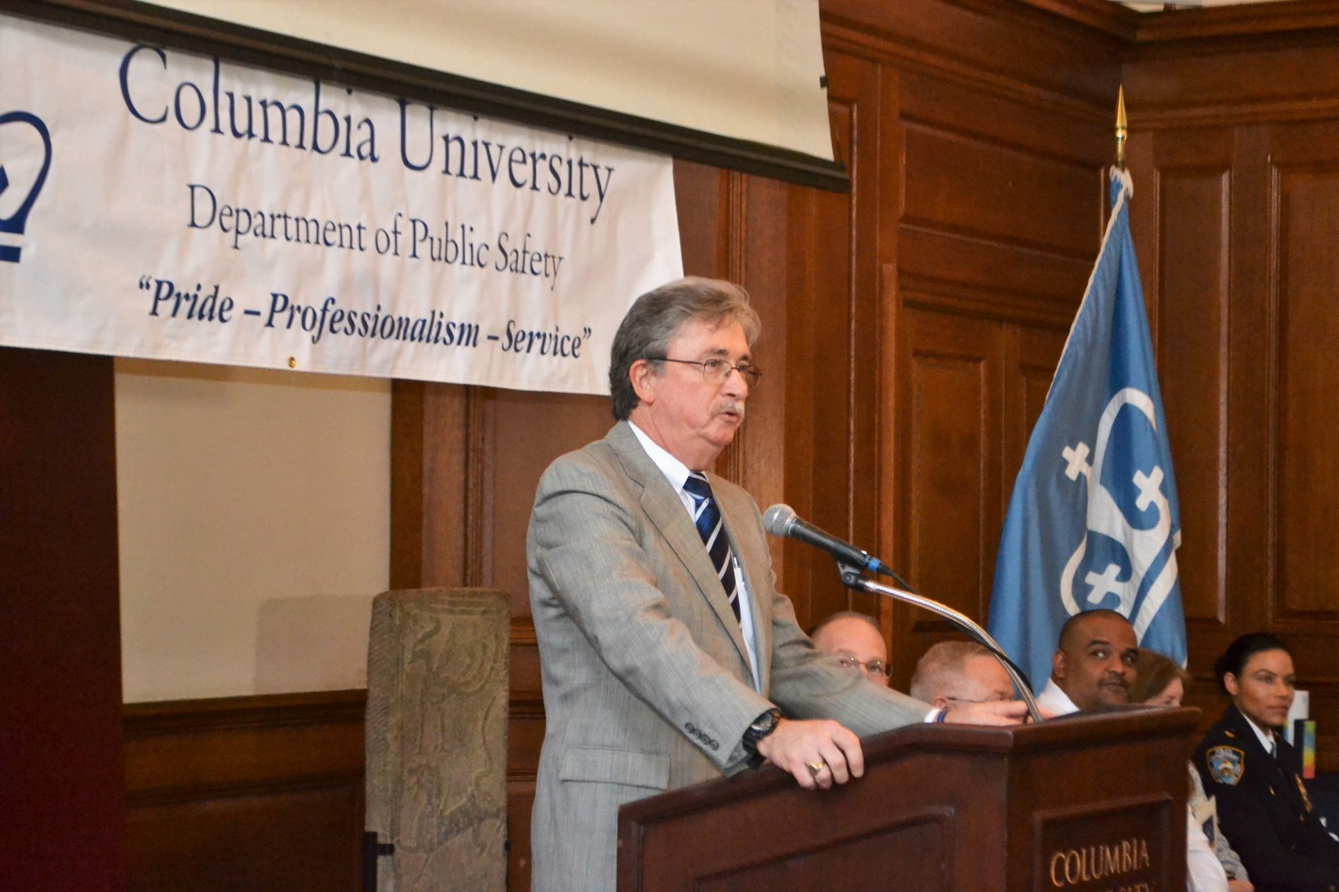 φρουρούμε-το-columbia-με-ήπιες-μεθόδους-561681355