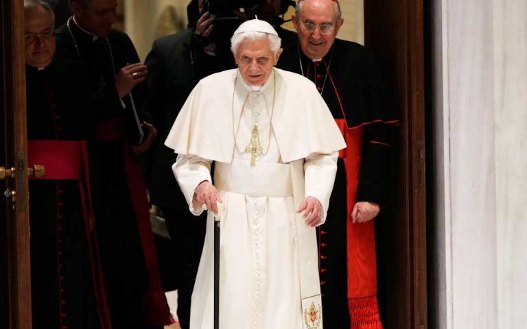 πάπας-βενέδικτος-συνένοχος-σε-υποθ-561678145