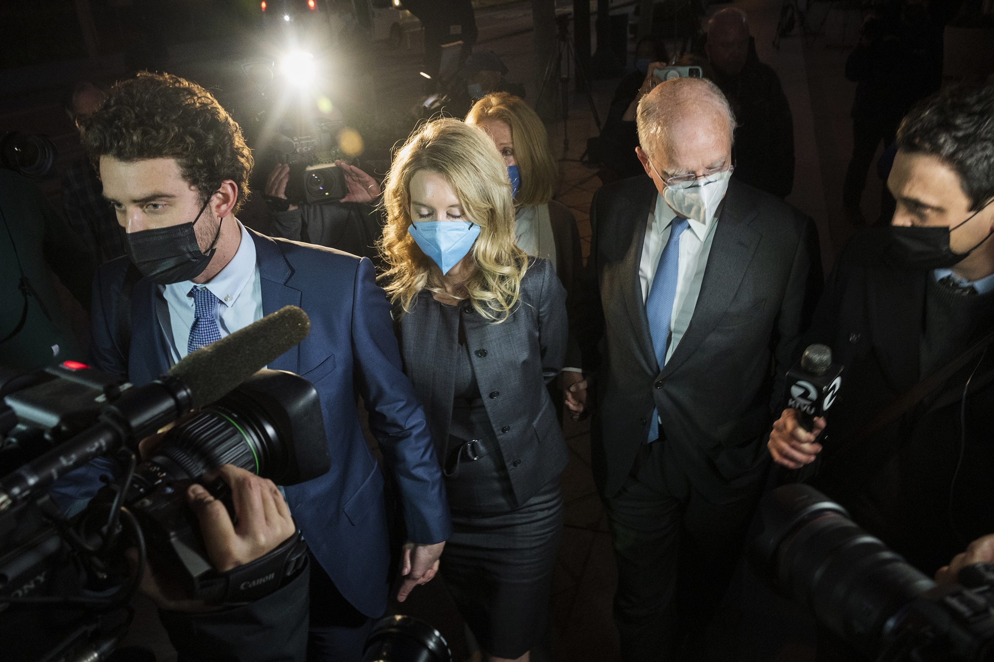 ελίζαμπεθ-χολμς-από-τη-σίλικον-βάλεϊ-σ-561656125