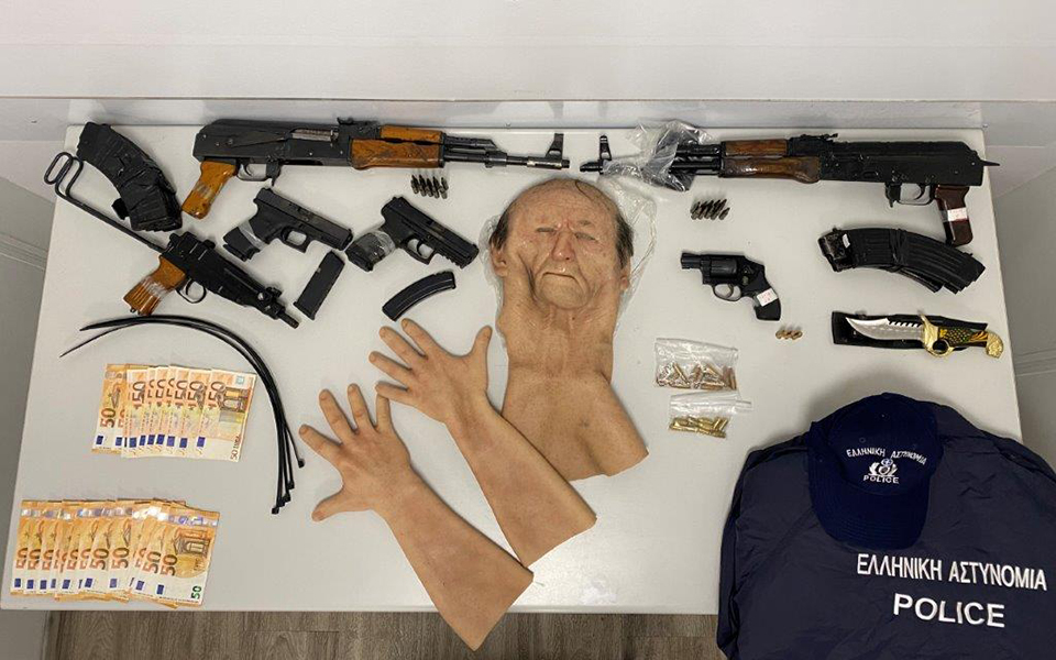 η-ξέφρενη-πορεία-των-ληστών-με-τις-μάσκ-561677836