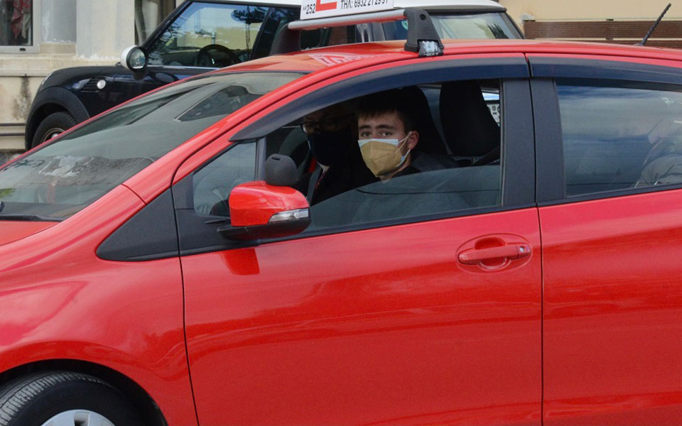 διπλώματα-οδήγησης-πιάνει-τιμόνι-ο-561668056