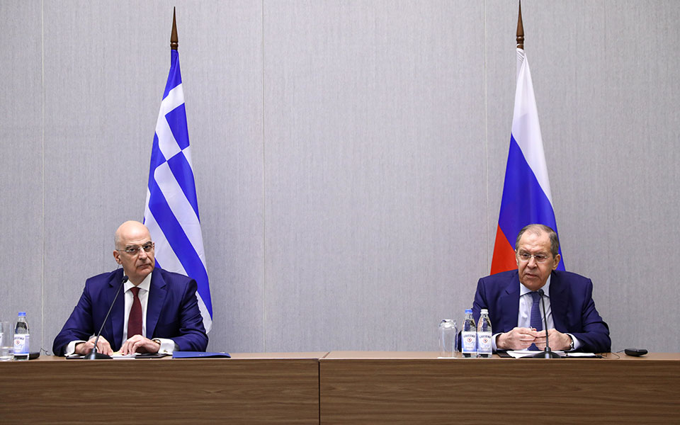 τηλεφωνική-επικοινωνία-δένδια-λαβρό-561665902