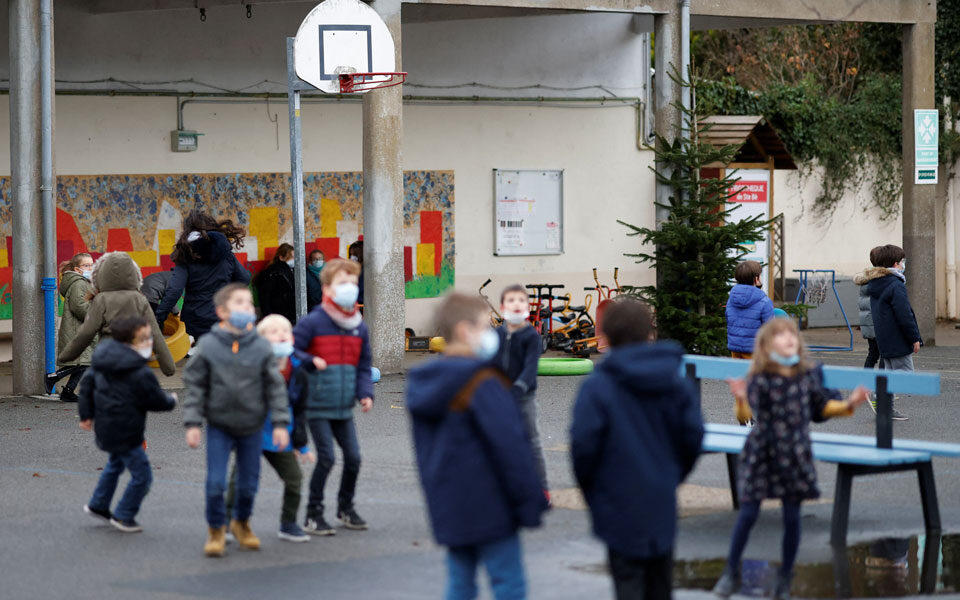 κορωνοϊός-ο-χάρτης-των-σχολείων-της-561656980