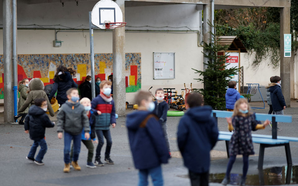 γαλλία-κορωνοϊός-οι-μαθητές-επέστρ-561654058