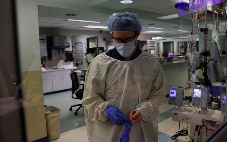 ηπα-κορωνοϊός-φόβος-για-ασφυξία-σ-561659053