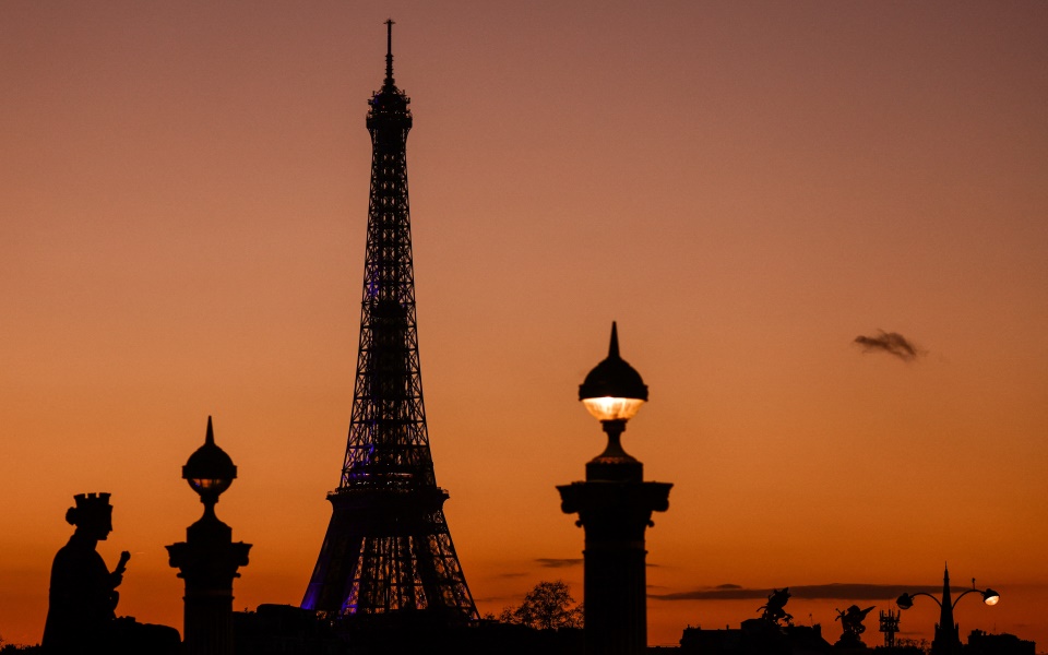 γαλλία-με-πλαστό-πιστοποιητικό-ένας-σ-561658531