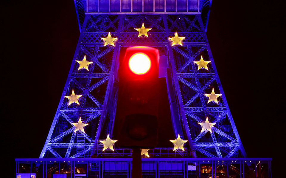 γαλλία-προς-νέο-αρνητικό-ρεκόρ-με-350-000-κρ-561664282