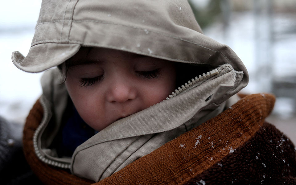 Αφγανιστάν: Βρέφος βρήκε την οικογένειά του πέντε μήνες μετά το χάος στο αεροδρόμιο της Καμπούλ-2