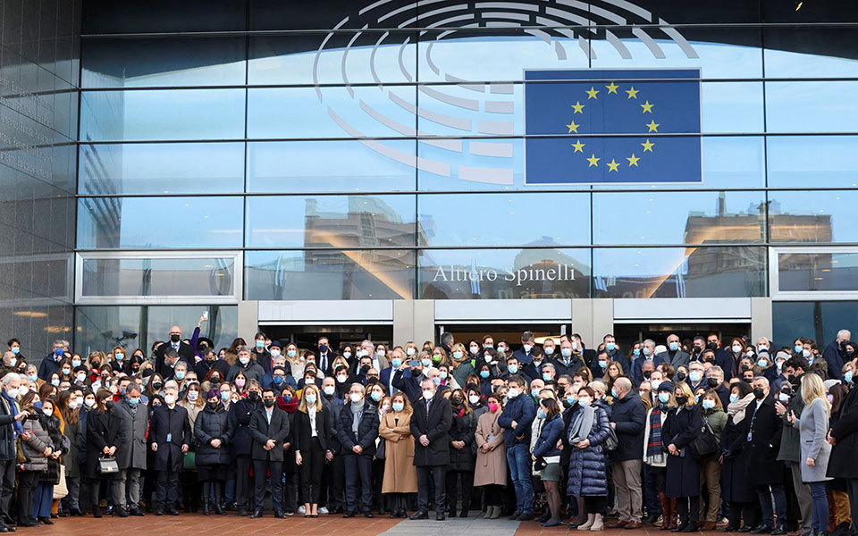 νταβίντ-σασόλι-ενός-λεπτού-σιγή-για-έν-561664174