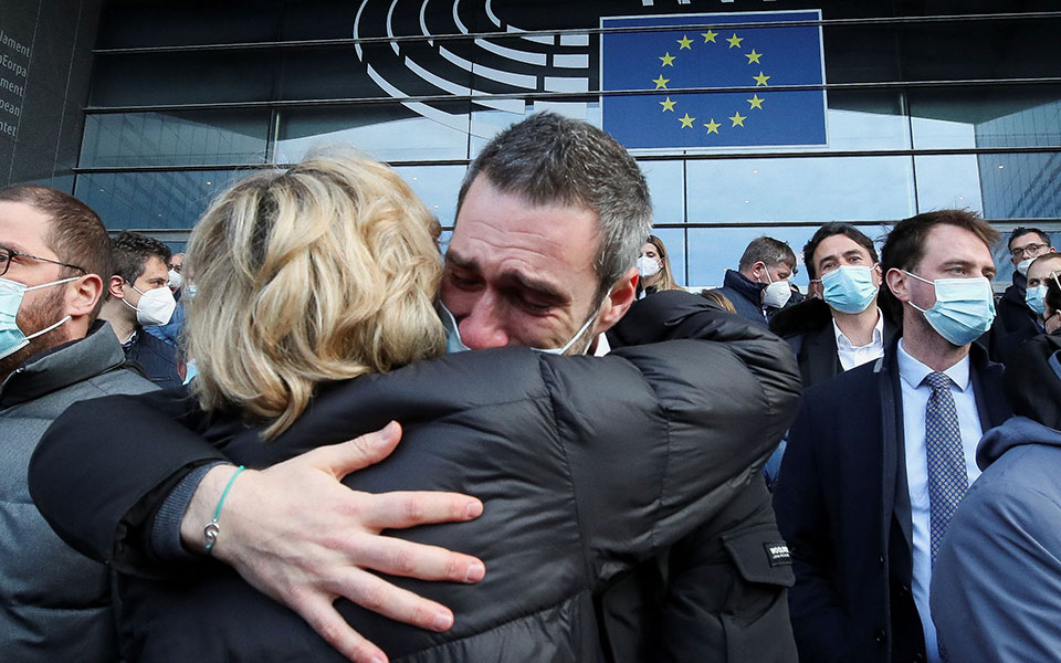 Νταβίντ Σασόλι: Ενός λεπτού σιγή για έναν «παθιασμένο Ευρωπαίο»-3