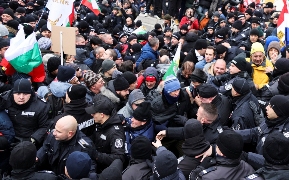 βουλγαρία-διαδηλωτές-κατά-των-περιορ-561666475