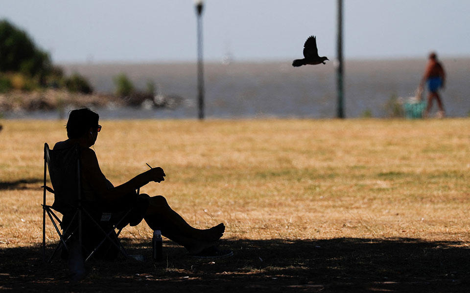 αργεντινή-πρωτοφανής-καύσωνας-με-θερ-561670621