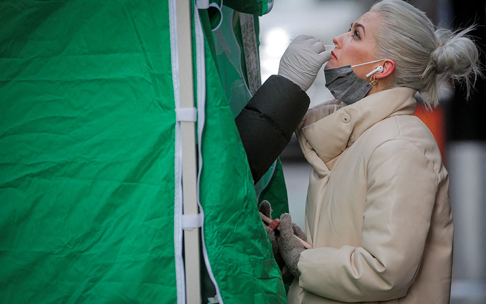 εξασθενούν-οι-ιοί-όσο-περνάει-ο-χρόνος-561671998