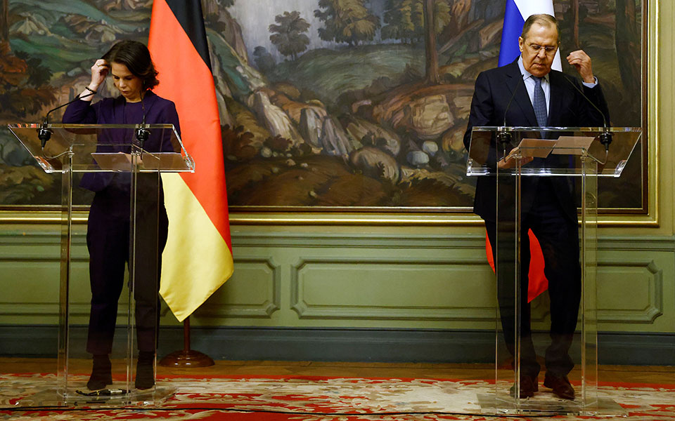 μπέρμποκ-λαβρόφ-υψηλοί-τόνοι-και-αιχμ-561674821