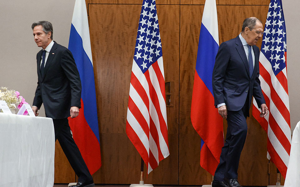 ουάσιγκτον-μόσχα-σε-τεντωμένο-σκοιν-561680332