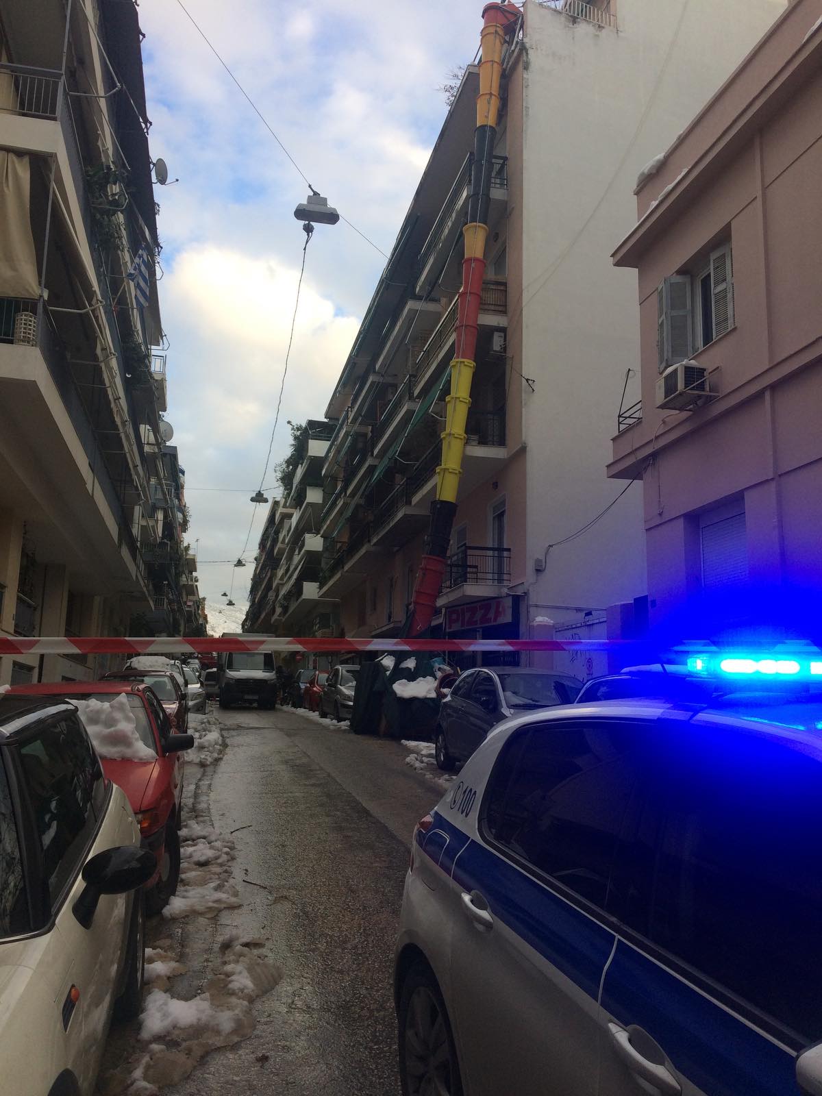 Συναγερμός στο Παγκράτι: Σπασμένος αγωγός της ΕΥΔΑΠ προκάλεσε τη διαρροή φυσικού αερίου-5