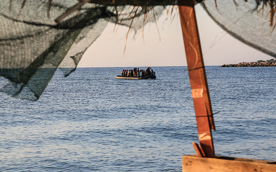 αγγελική-σπανού-τα-πτώματα-πιο-πέρα-561682333
