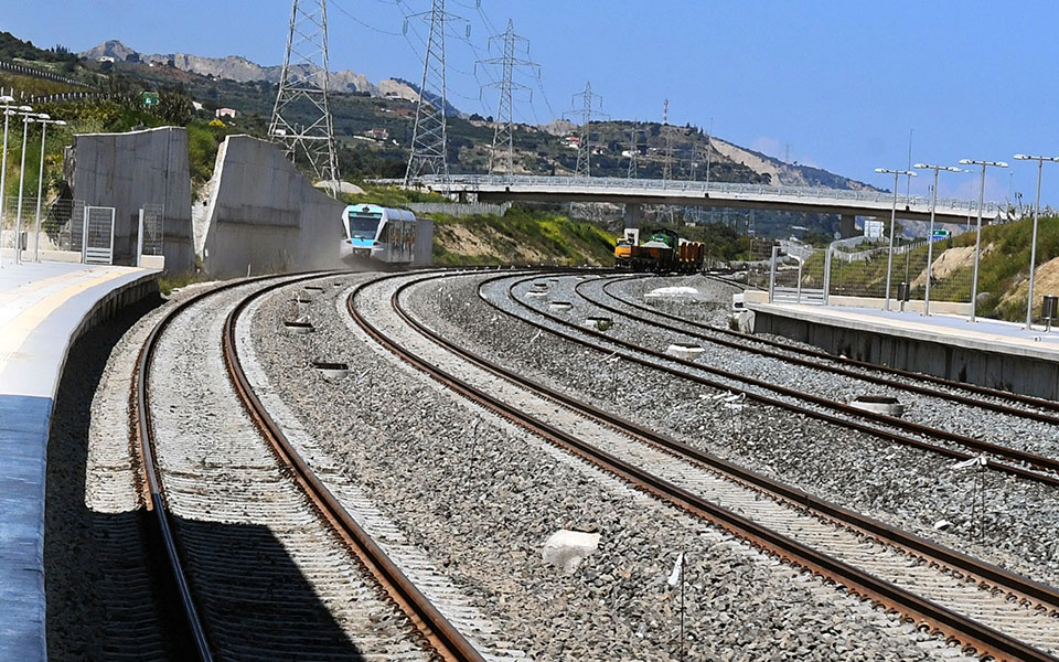 τιθορέα-τρένο-συγκρούστηκε-με-αγριογ-561666397