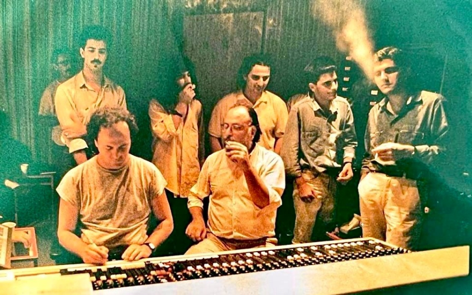 ν-πορτοκάλογλου-η-φωτογραφία-που-συνδ-561691708