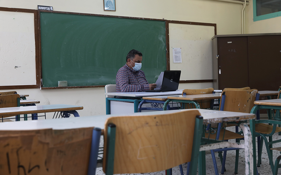 voucher-200-ευρώ-σε-εκπαιδευτικούς-για-αγορά-τε-561682246