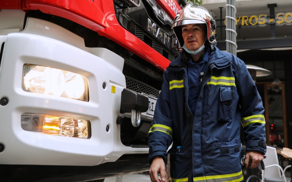 πάτρα-μεγάλη-φωτιά-σε-εργοστάσιο-561686980